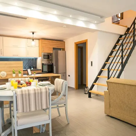 Nefele Maisonette Near Centre דירה *